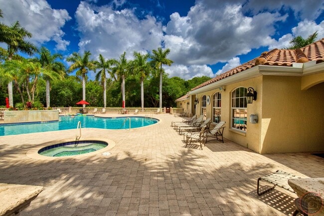 Building Photo - Seasonal Short-Term 2 Bedroom 2 Bathroom with a Bonus Room in the gated community of Venetia!