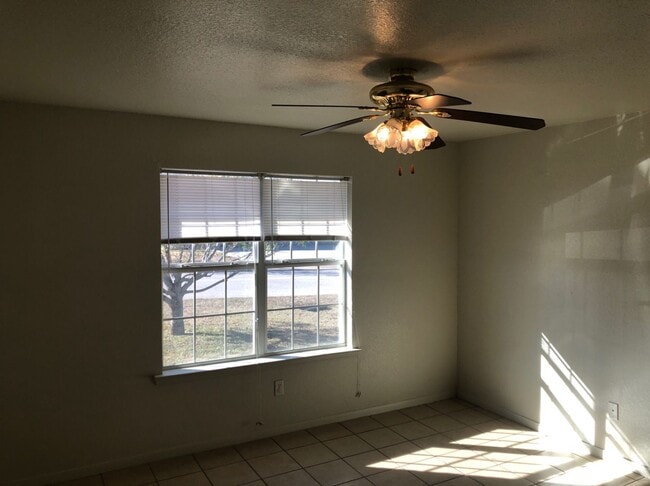 Foto del edificio - 403 Justin Ln