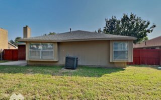 Foto del edificio - 4961 Briar Oaks Ln