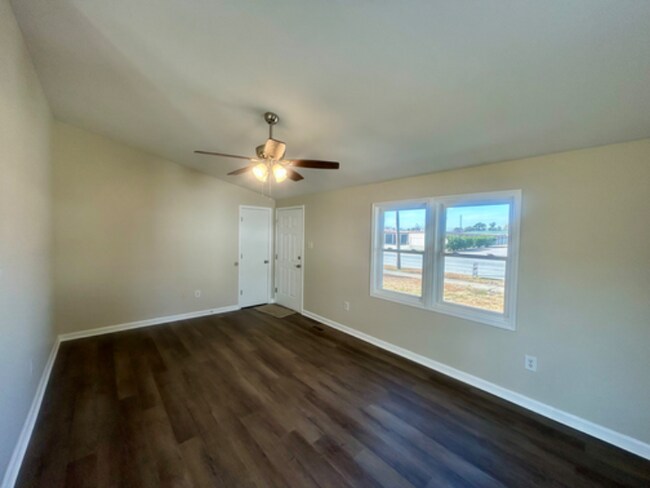 Foto del edificio - 403 S Market St