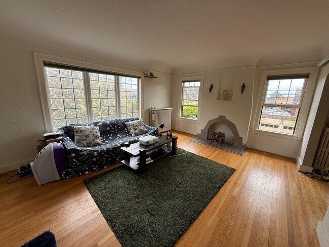 Foto del edificio - 1 Bed 1 Bath Top Floor Wallingford Condo!