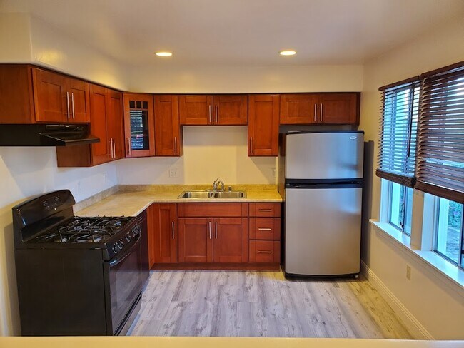 Building Photo - 611 Santa Clara Ave, Apt B