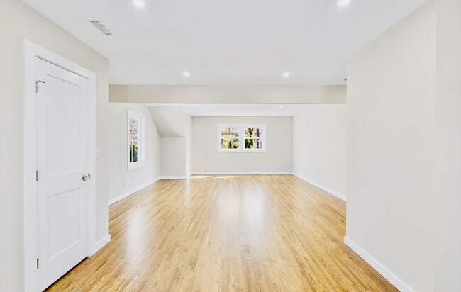 Foto del edificio - 136 Nelson Ave