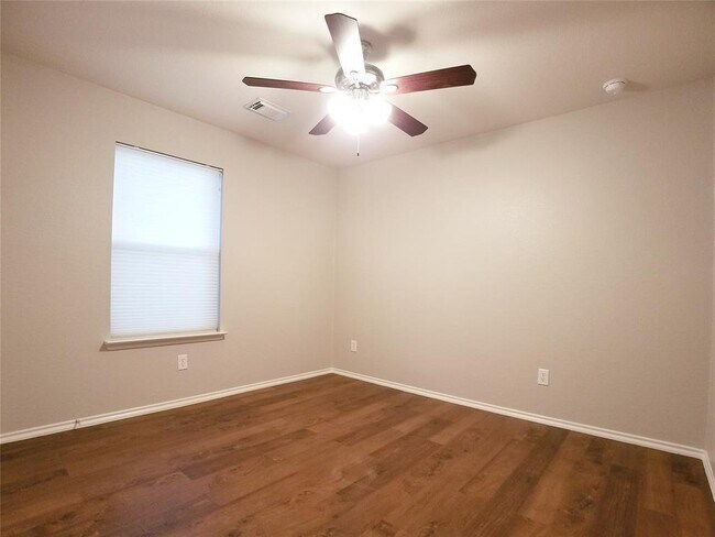 Foto del edificio - 8138 Forest Glen Dr