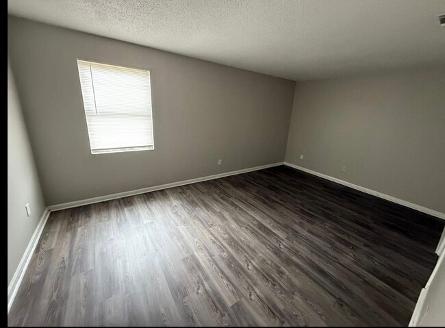 Building Photo - 318 Station Crossing Dr