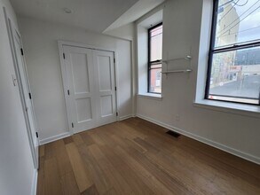 Building Photo - 1426 Catharine St