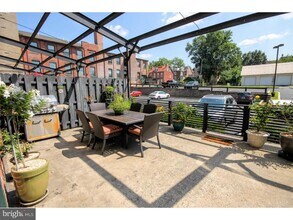 Building Photo - 200 Lincoln Ave