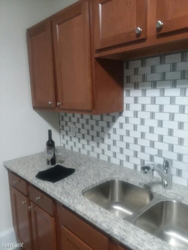 Building Photo - 1 br, 1 bath  - 524 Walnut Ave