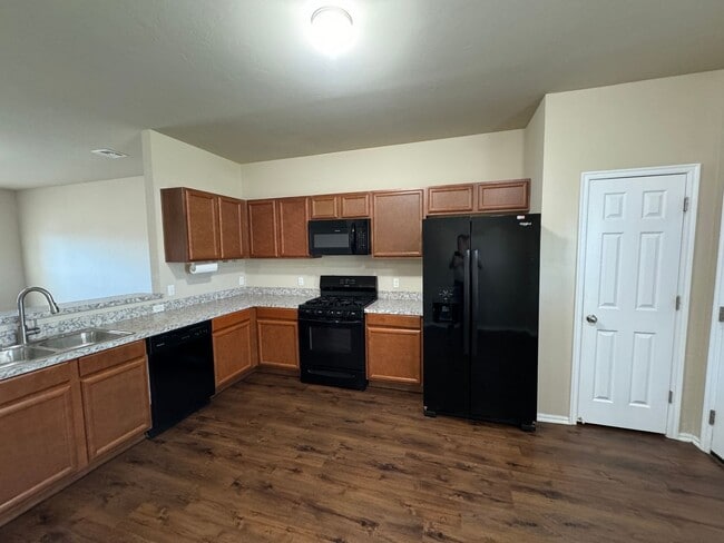 Building Photo - Huge 4 bed 2 1/2 bath house in Piedmont