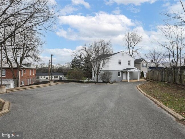 Foto del edificio - 219 Millwood Ave