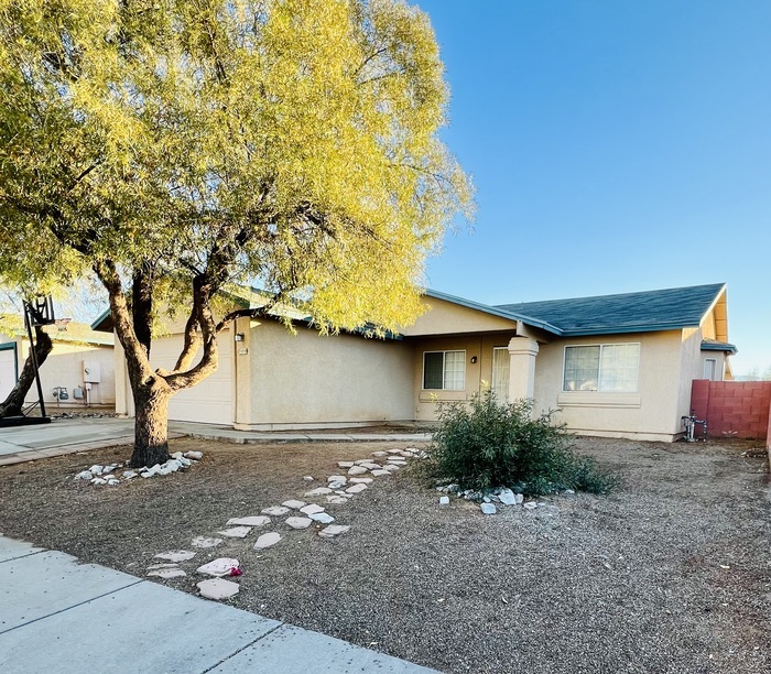 Primary Photo - FOR RENT