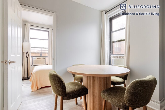 Building Photo - 240 W 73rd St