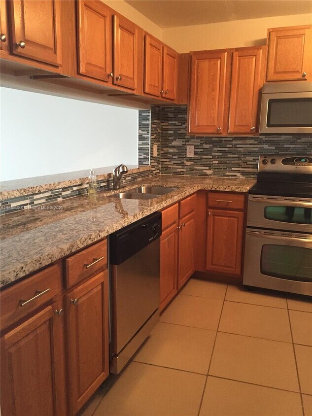 Primary Photo - 10288 NW 9th St