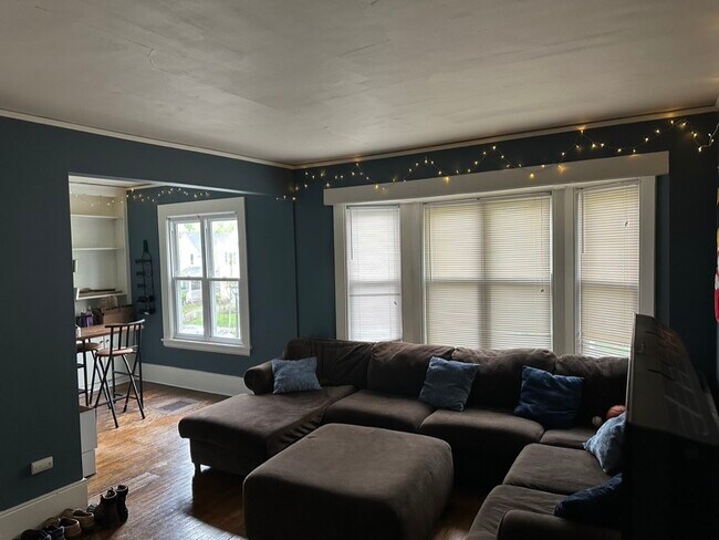 Family Room - 168 Berkeley St