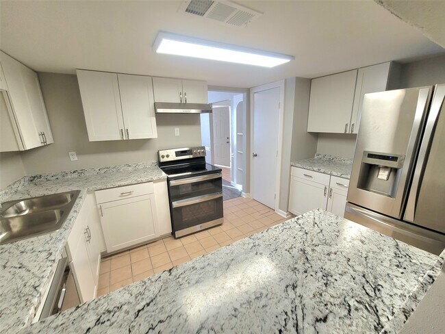 Building Photo - 5920 Arncliffe Dr