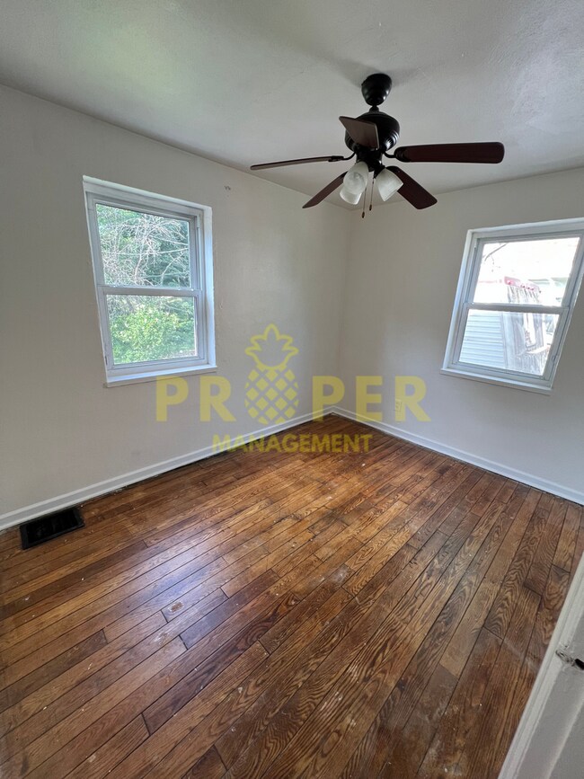 Foto del edificio - 3 bedrooms 1 bathroom house