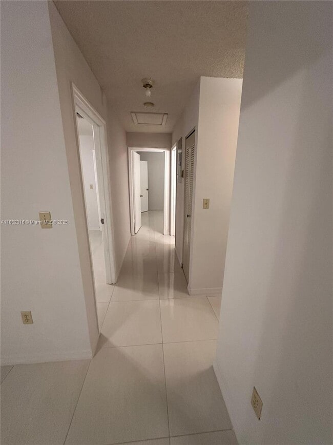 Foto del edificio - 2904 NW 94th St