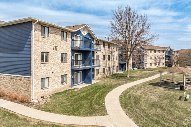 Foto del edificio - Champlin Drive & Elmcreek