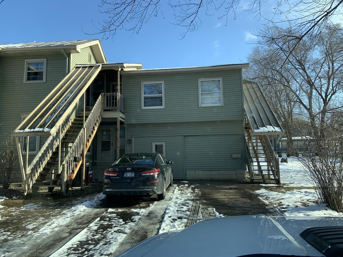 202 Courtland St Unit 3, Rockford, MI 49341 Room for Rent in Rockford
