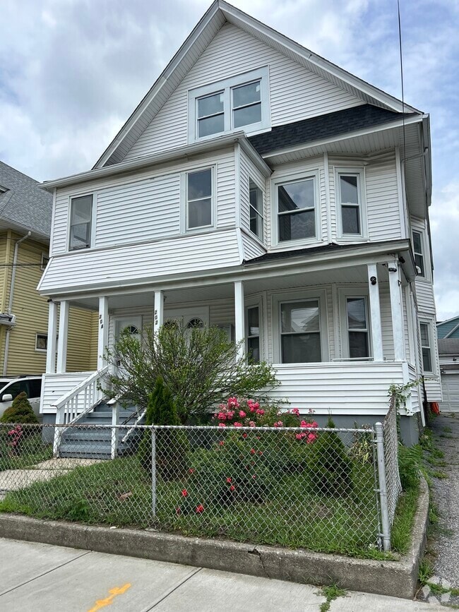 Building Photo - 202 Parrott Ave