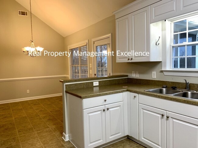 Foto del edificio - Spacious Corner Lot Ranch in Princeton, Fe...