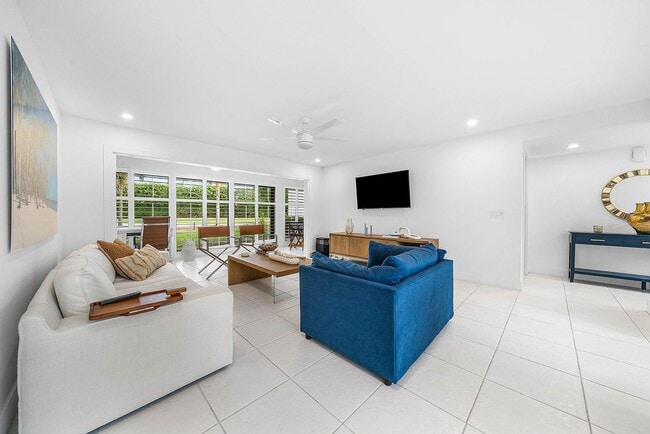 Building Photo - 4249 Quail Ridge Dr N