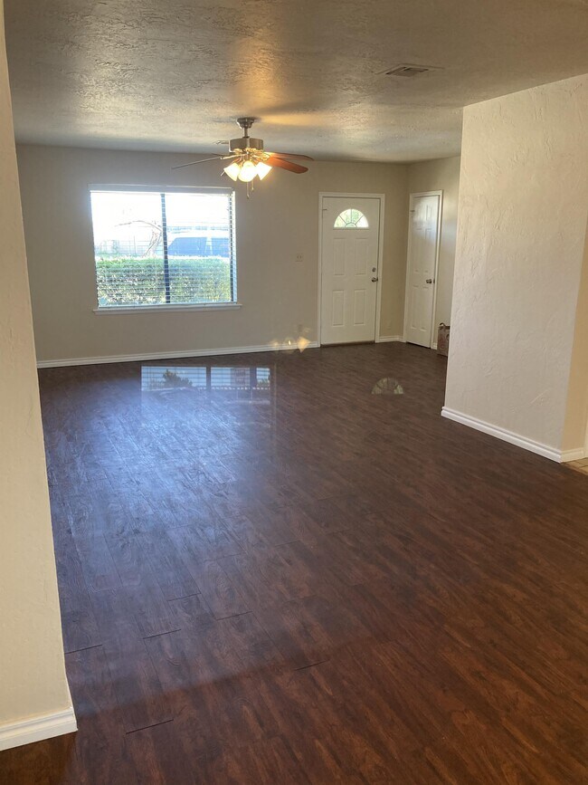 Building Photo - 2301 N Janeway Ave