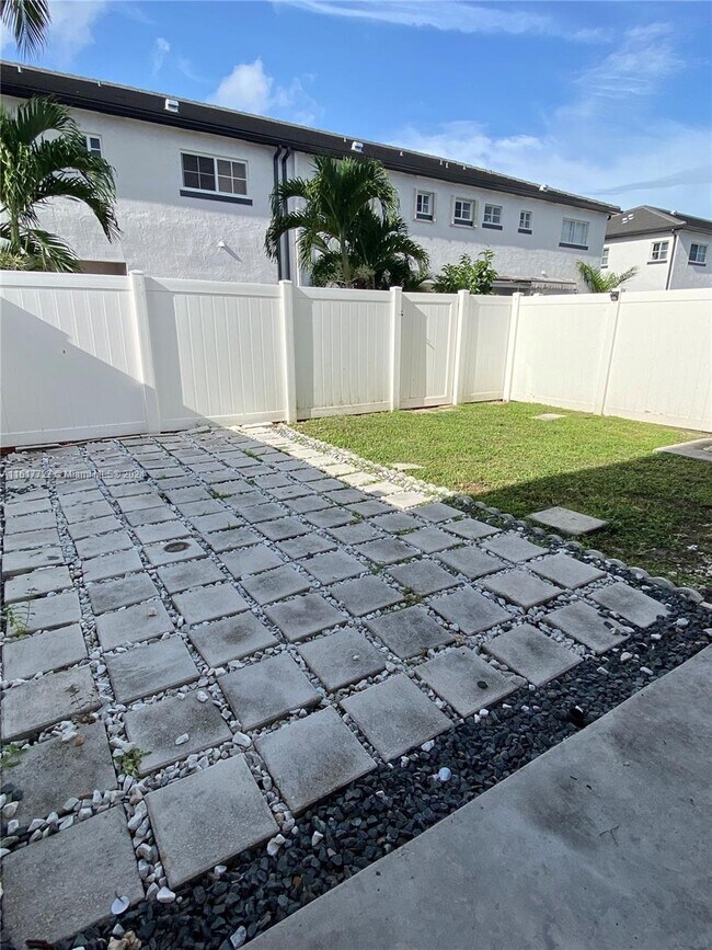 Building Photo - 12854 SW 49th Ct