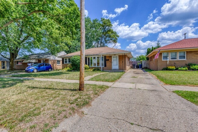 Building Photo - 3205 Menominee Ave