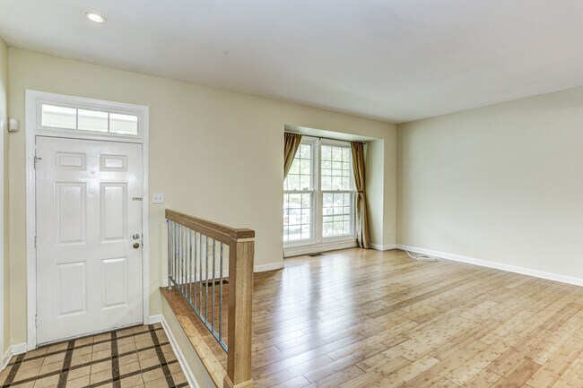 Foto del edificio - 2021 Hickory Hill Ln