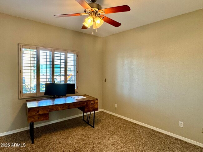 Foto del edificio - 5825 E Nisbet Rd