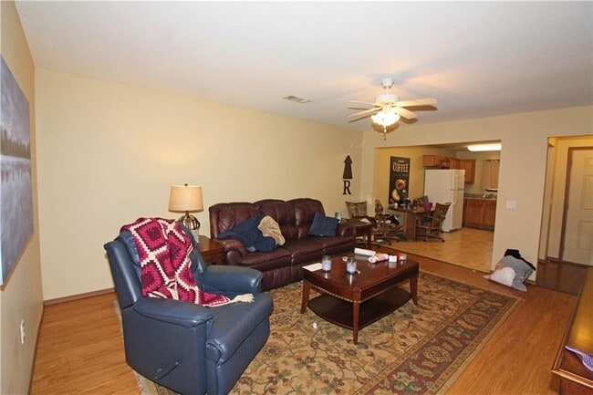 Building Photo - 4105 SW Chasestone Ave