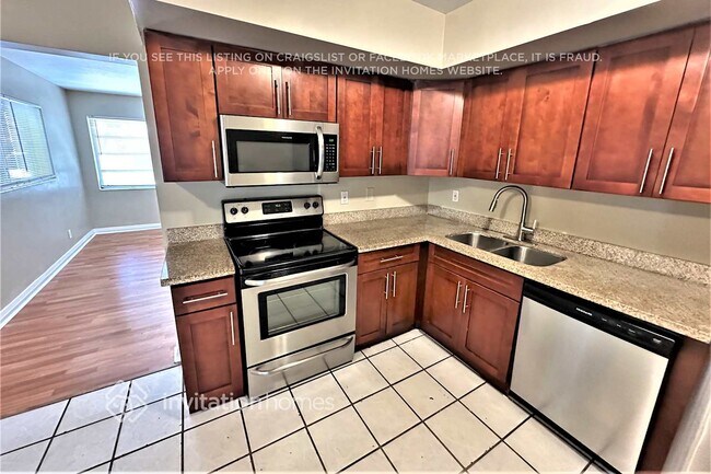 Building Photo - 6565 Westview Dr