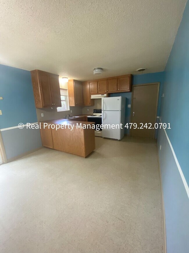 Building Photo - Greenwood Cutie Coming in December! 2 Bed ...
