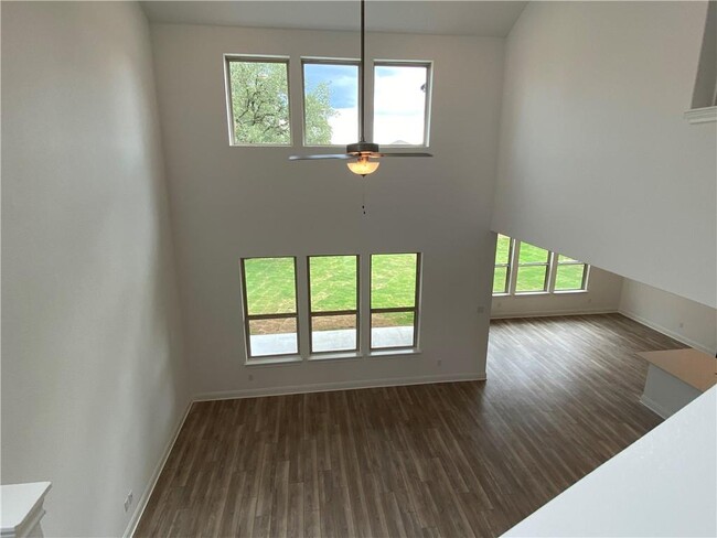 Foto del edificio - 113 King Thistle Ct