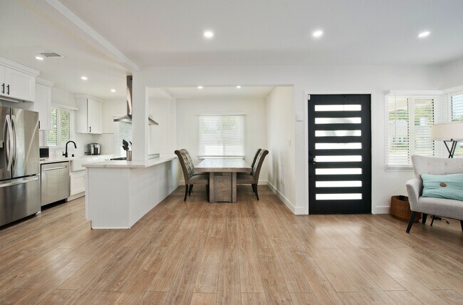 Foto del edificio - 6960 Shoshone Ave