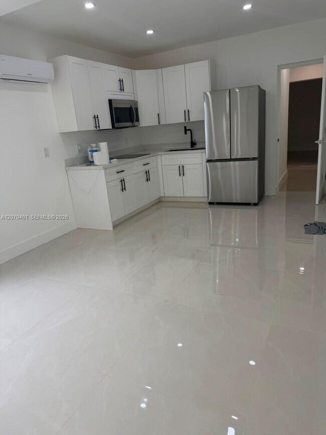 Foto del edificio - 861 E 33rd St