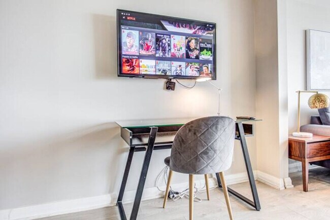 Photo du bâtiment - 155 Yorkville Ave