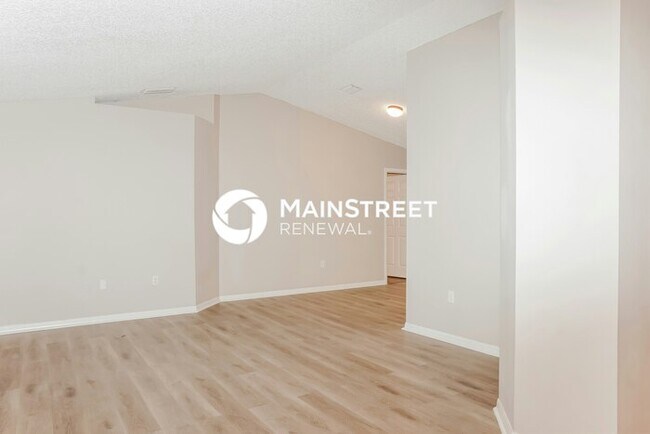 Foto del edificio - 4 Bedroom Pet-Friendly Home in Palm Bay, F...