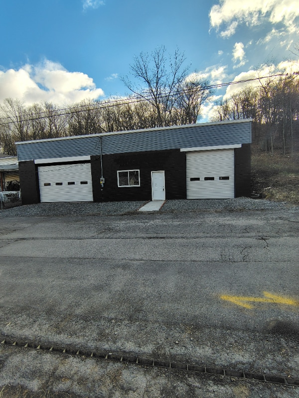 Building Photo - 503 Pine Ave
