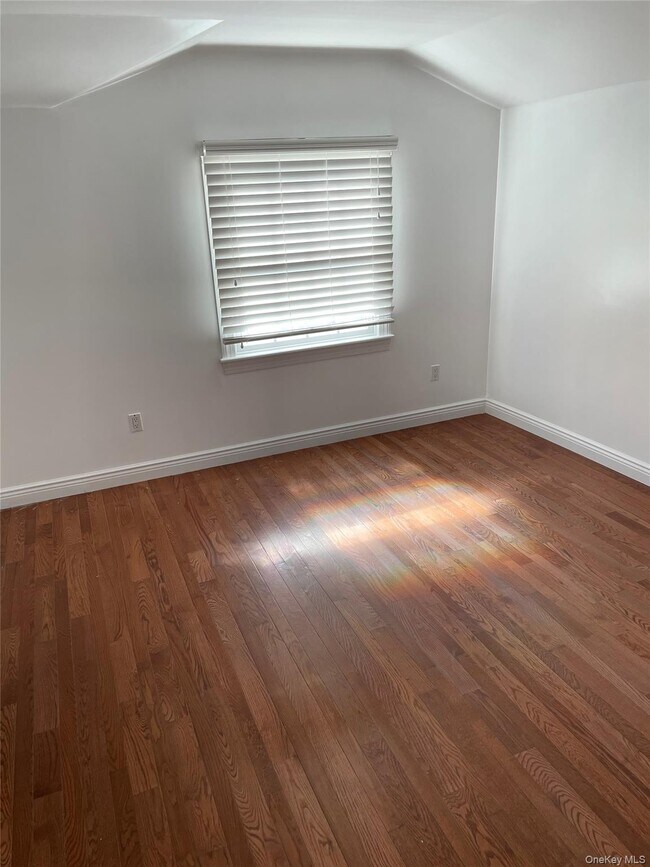 Foto del edificio - 64-57 230th St