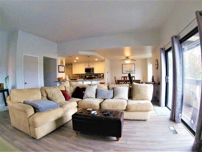 Foto del edificio - 6684 Reservoir Ln