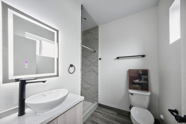 Building Photo - 1223 W 37th Dr