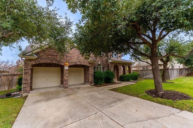 Building Photo - Spacious and Well-Maintained 4/3 in Desira...