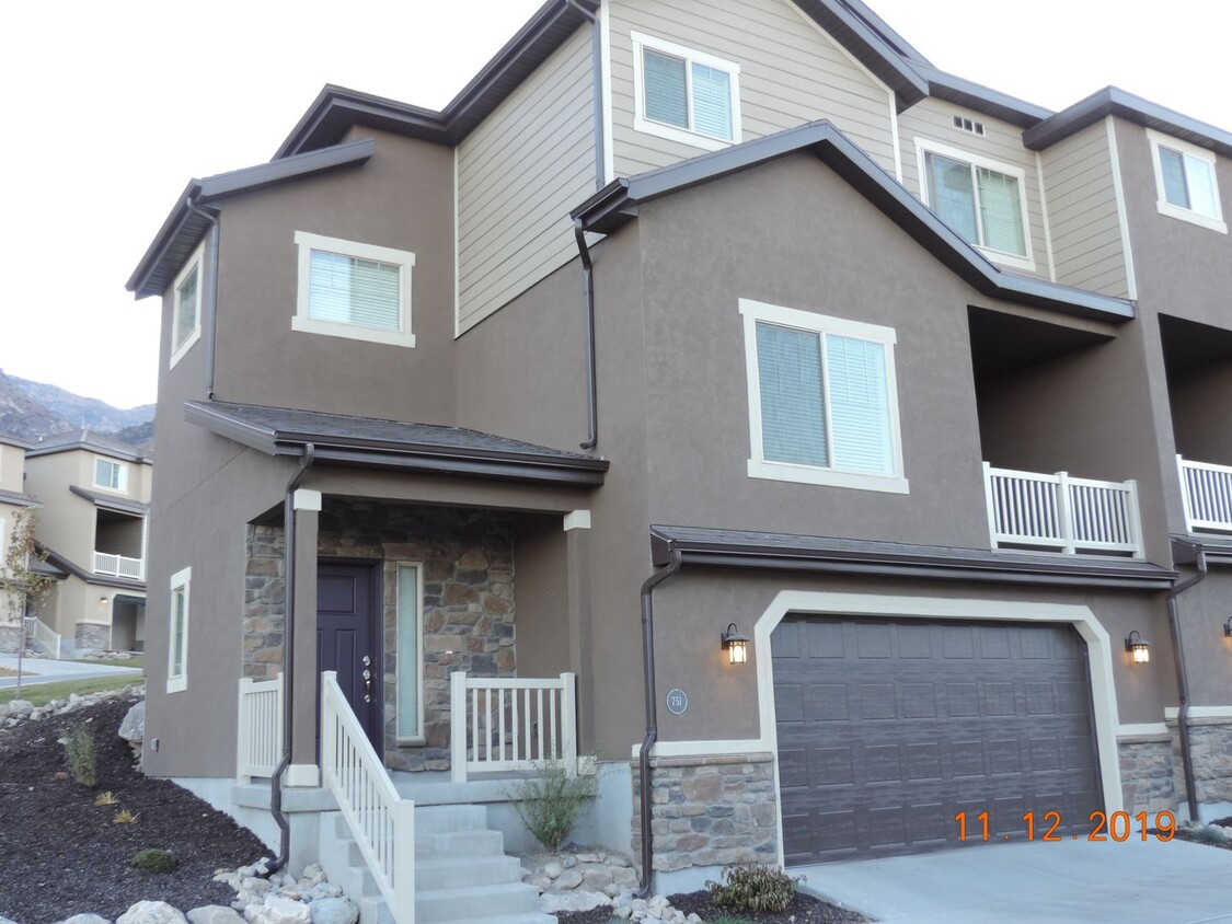 Foto principal - 3 Bed Townhome - Provo's Southeast Bench