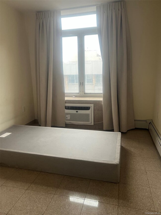 Foto del edificio - 35-21 Farrington St