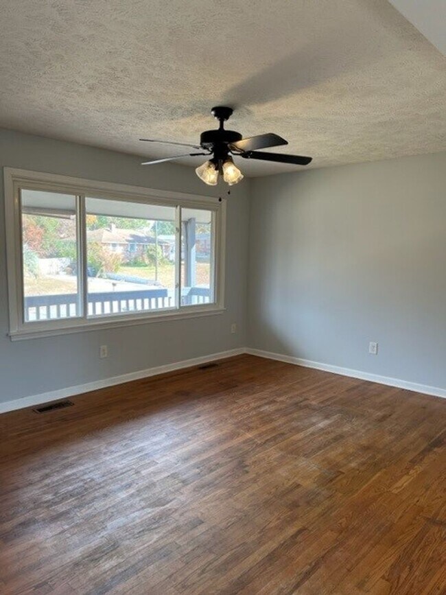 Foto del edificio - 3925 Brentwood Dr