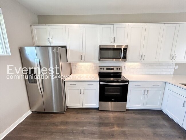 Building Photo - Limited Time Special Offer / Charming 3-Bedroom Home in a Convenient Location / Pet Friendly / Av...