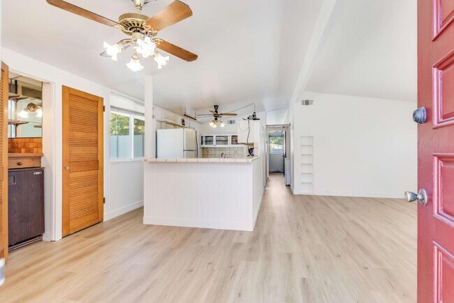 Foto del edificio - 18720 Tilson Ave