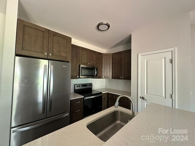 Building Photo - 617 Northway Dr